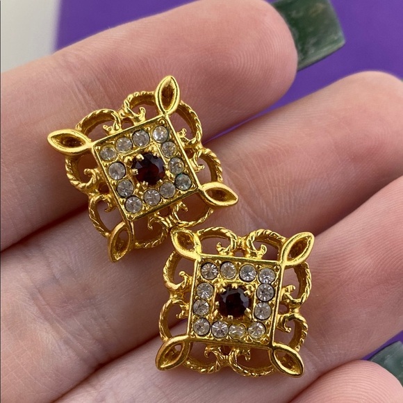 💛 Elegant Avon Gold and Silver Crystal Stud Earrings - Picture 4 of 5